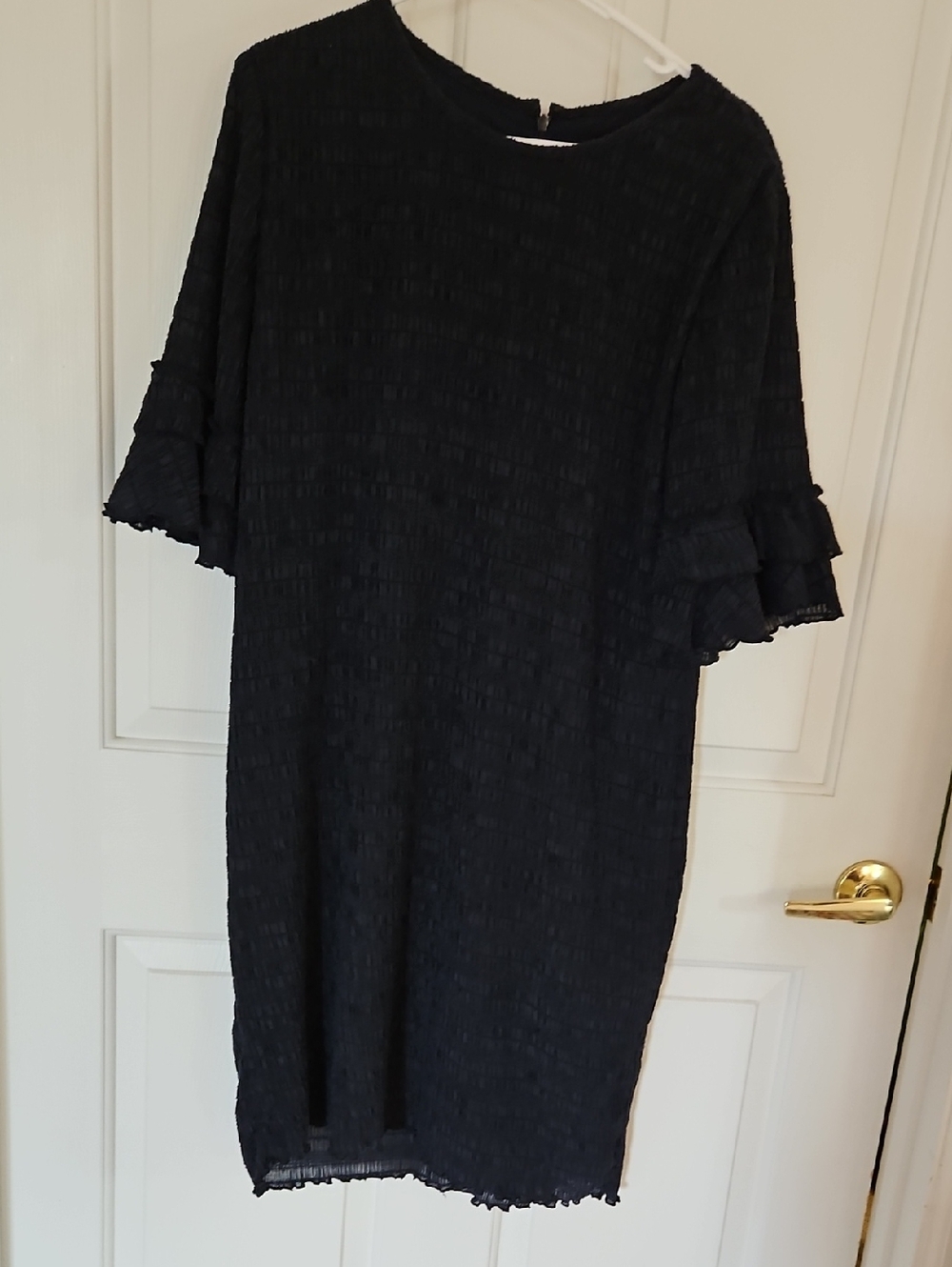 Sara Campbell NavyTextured Midi Dress with Ruffled Sleeves.Lined Size Large.